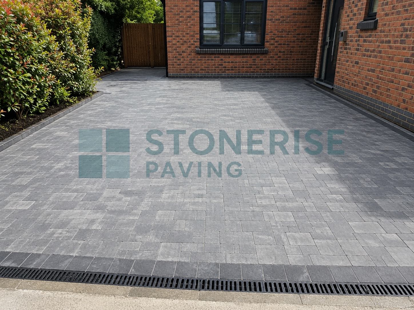 Silver block paving driveway finish